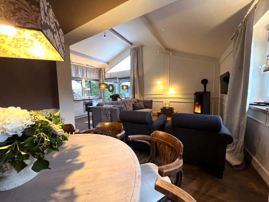 House Lexington: Wohnbereich mit offener Küche – Ferienwohnung im Münsterland