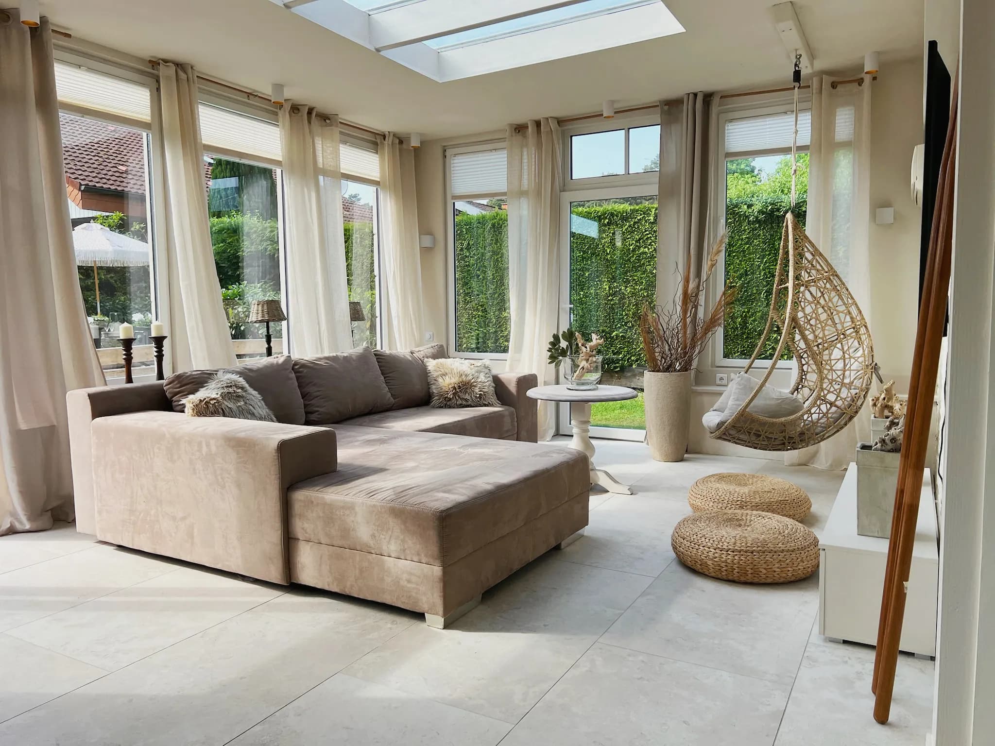 Malibu L: Wohnzimmer mit großem sofa – Ferienwohnung im Münsterland